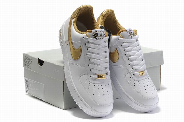 nike therma joggers mens