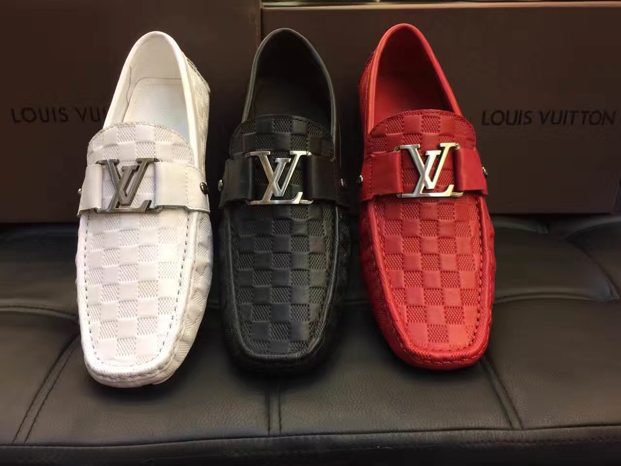 Louis Vuitton路易 威登男士皮鞋lv豆豆鞋一脚蹬经典大金扣皮鞋7码正品 95新 新 2499元 41码 心上