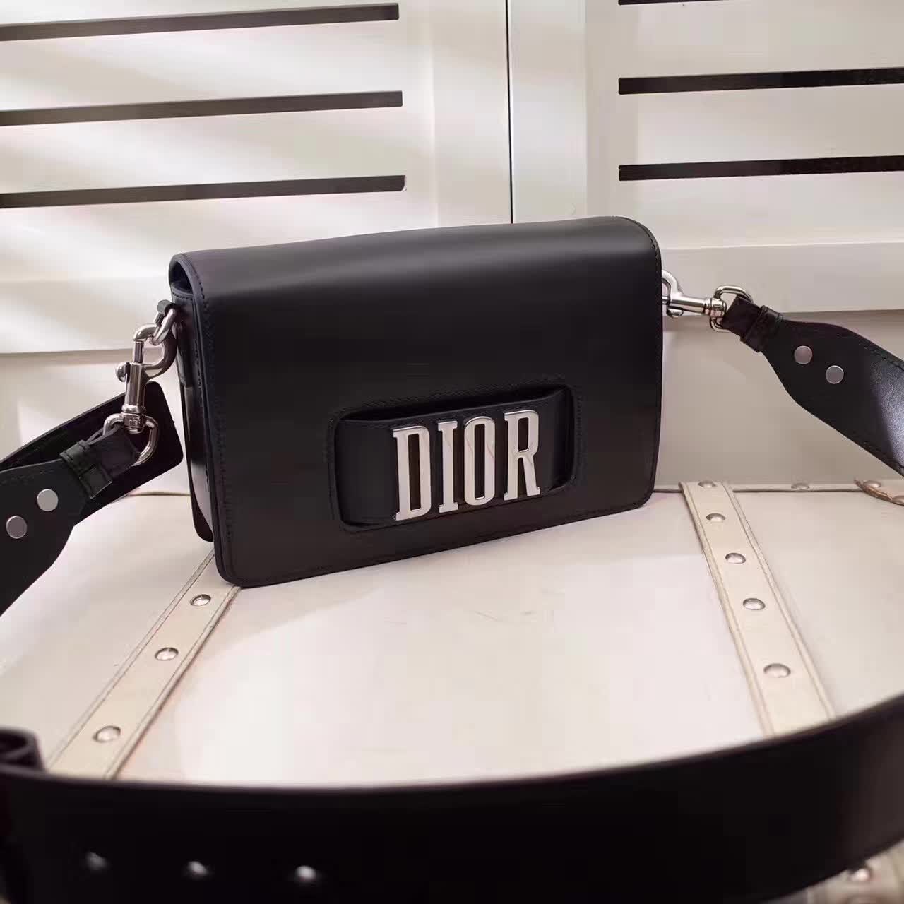 Id Bla L Dior翻蓋式包款搭配肩背帶