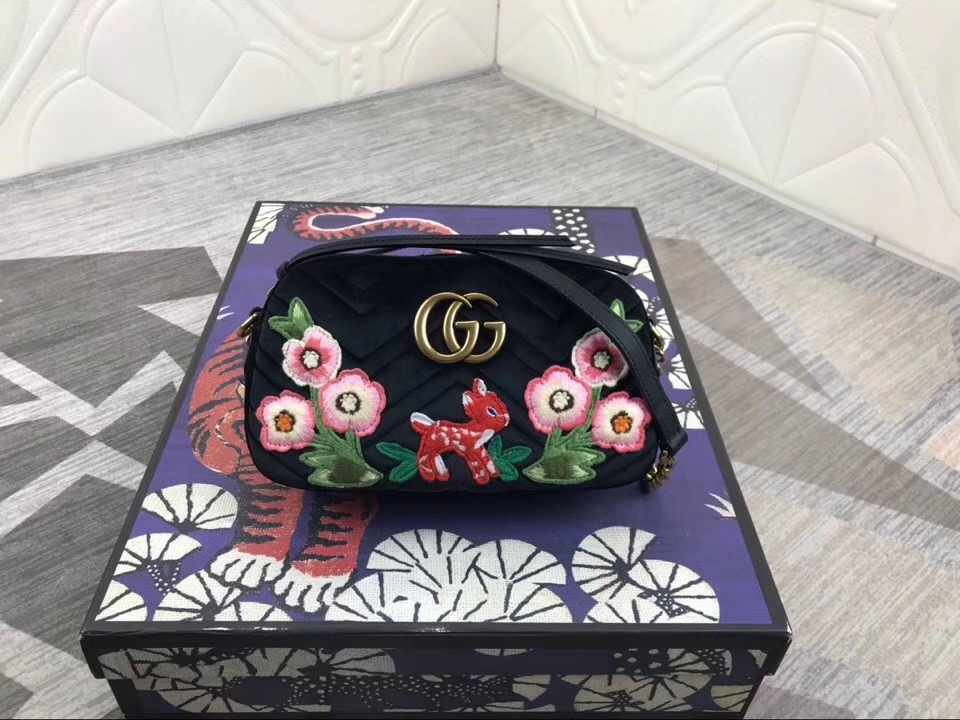 ID.164341 805090 bla l Gucci GG Marmont 89900