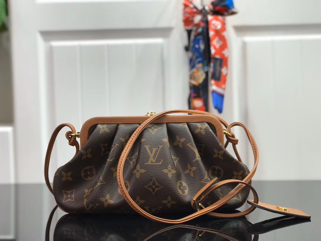 Louis Vuitton BOURSICOT EW