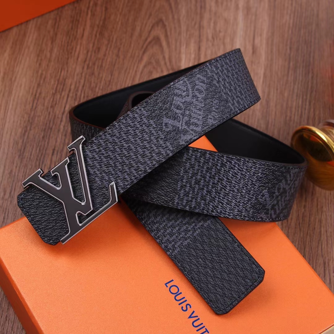 ID.184832|Be-20010918-bla-l|LV官網主推皮帶現貨抵達囉