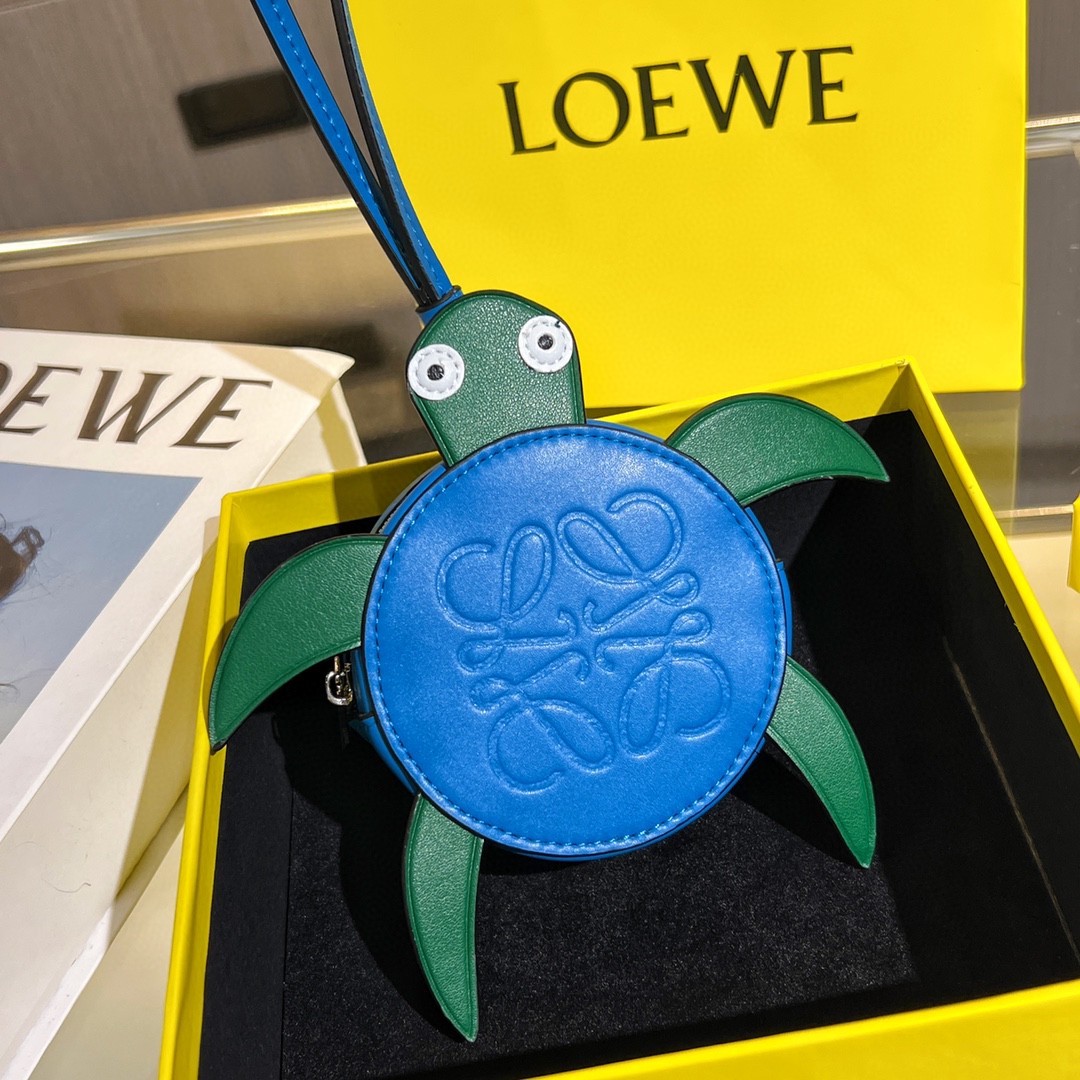 Loewe烏龜圓餅狀經典小牛皮手拿包